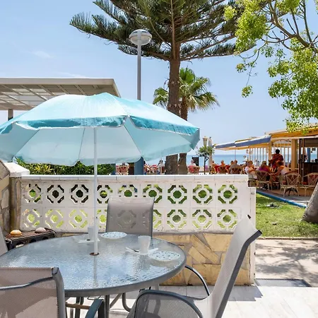 Semesterbostad Beachfront *
